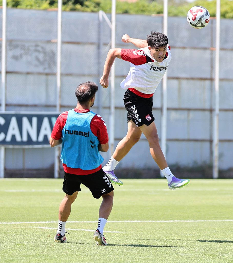 Özbelsan Sivasspor, Amed SF Maçı Hazırlıklarına Hız Verdi 070A8770 909x1024 1 | Gündem Sivas™ Haber