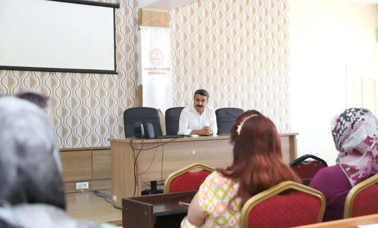 Sivas'ta Eğitim Çalışmaları Şeflerle Buluştu: Milli Eğitim Müdürü Erdoğan'dan Önemli Değerlendirmeler 3708461971374904195 8768771151 | Gündem Sivas™ Haber