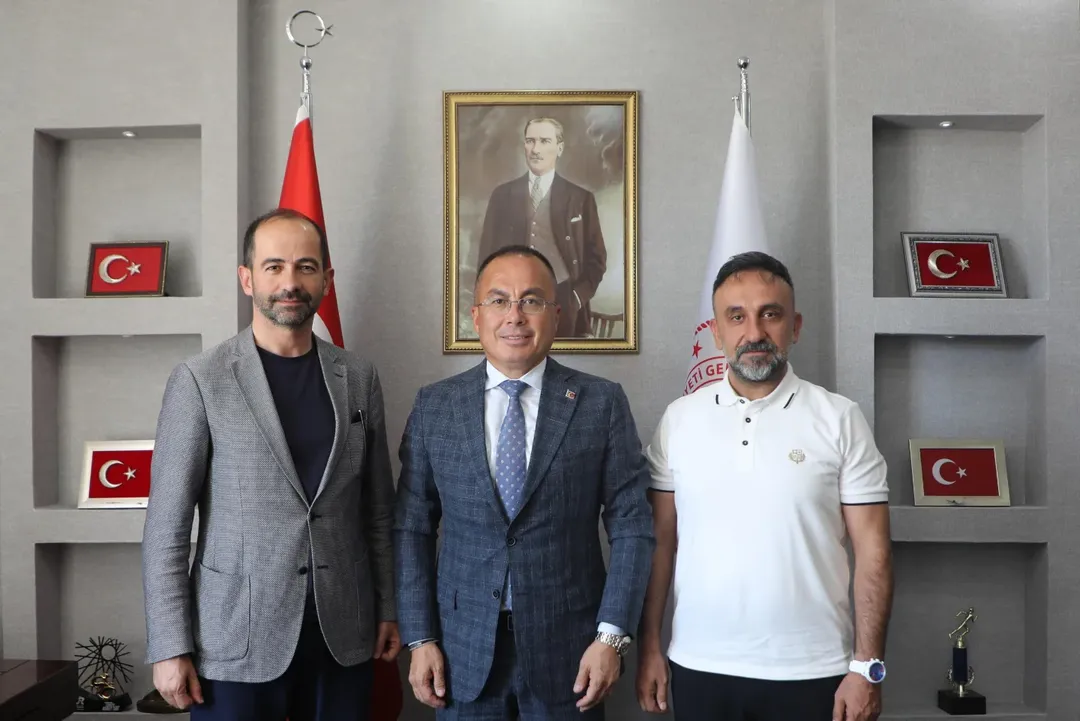 Sivasspor As Başkanı ve MHP İl Başkanı, Gençlik ve Spor İl Müdürü'nü Ziyaret Etti