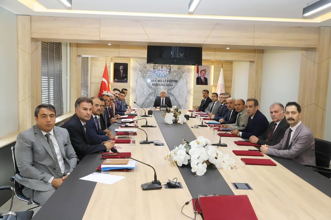 Sivas'ta 2025-2026 Eğitim Öğretim Yılı Hazırlık Toplantısı Vali Şimşek'in Başkanlığında Yapıldı