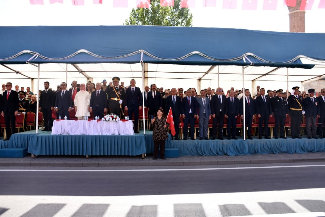 Sivas'ta Zafer Bayramı Etkinlikleri Emniyet Müdürü Akçay'ın Katılımıyla Coşkuyla Kutlandı
