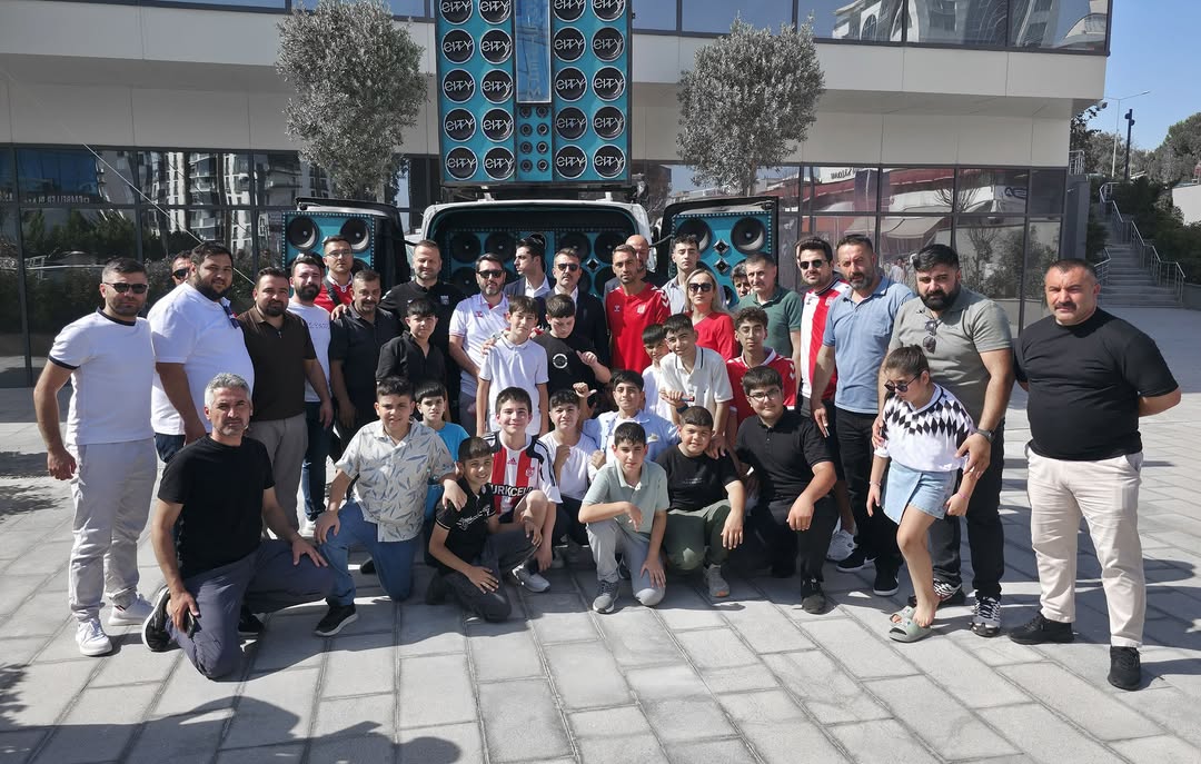 Sivasspor, Pendikspor Maçı Öncesi Taraftarlarla Buluştu