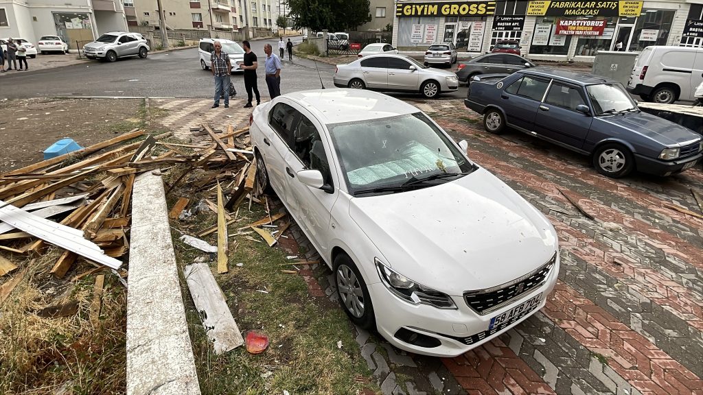 Sivas’ta Kavurucu Sıcaklar Aniden Sağanak ve Taşkınlara Dönüştü! AW508516 04 | Gündem Sivas™ Haber