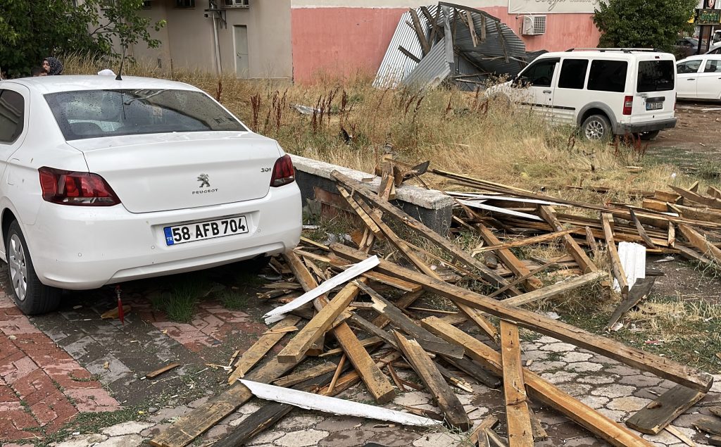 Sivas’ta Kavurucu Sıcaklar Aniden Sağanak ve Taşkınlara Dönüştü!