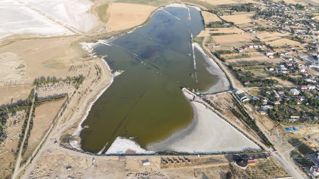 Ulaş Gölü'nde Balık Ölümleri: Göçmen Kuşların Durağı Alarm Veriyor! AW508608 04 | Gündem Sivas™ Haber