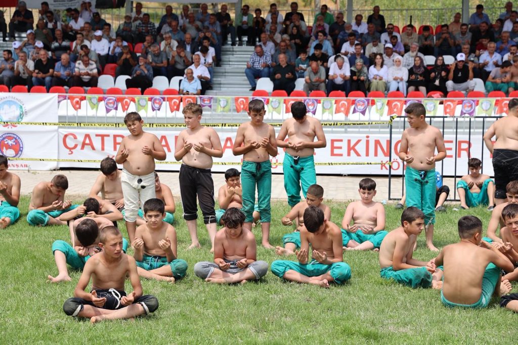 56. Geleneksel Ahmet Ayık Karakucak Güreşleri Sivas’da Coşkuyla Gerçekleşti