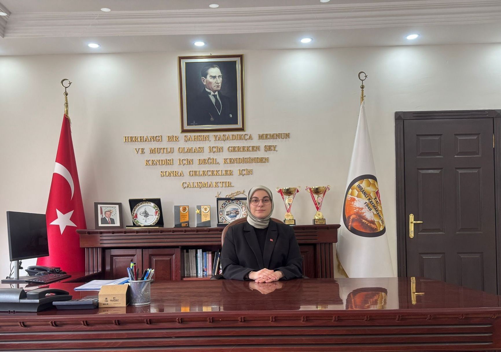 İmranlı'nın İlk Kadın Kaymakamı Göreve Başladı