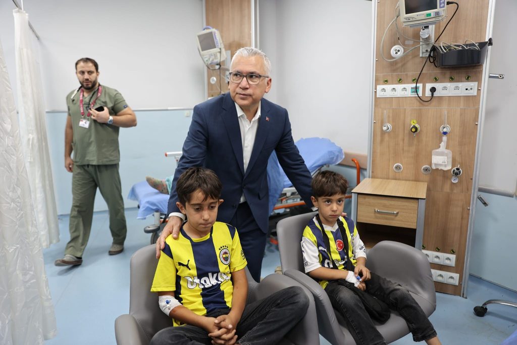 Sivas Valisi Yılmaz Şimşek, Kazalarda Yaralananları Ziyaret Etti AW511329 02 | Gündem Sivas™ Haber
