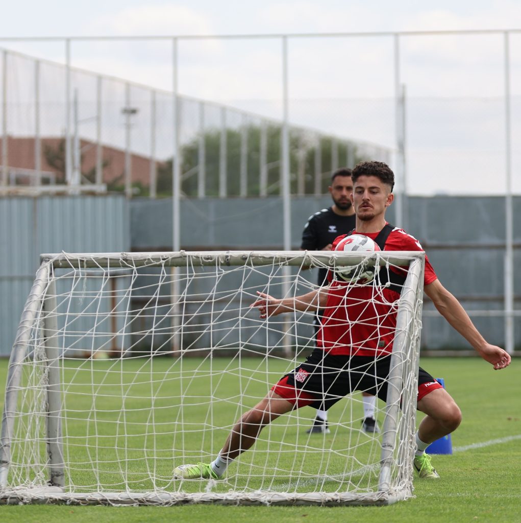 💥 Sivas’ın Gururu Sivasspor, Erzurumspor FK Maçı İçin Tüm Hazırlıklarını Tamamladı!