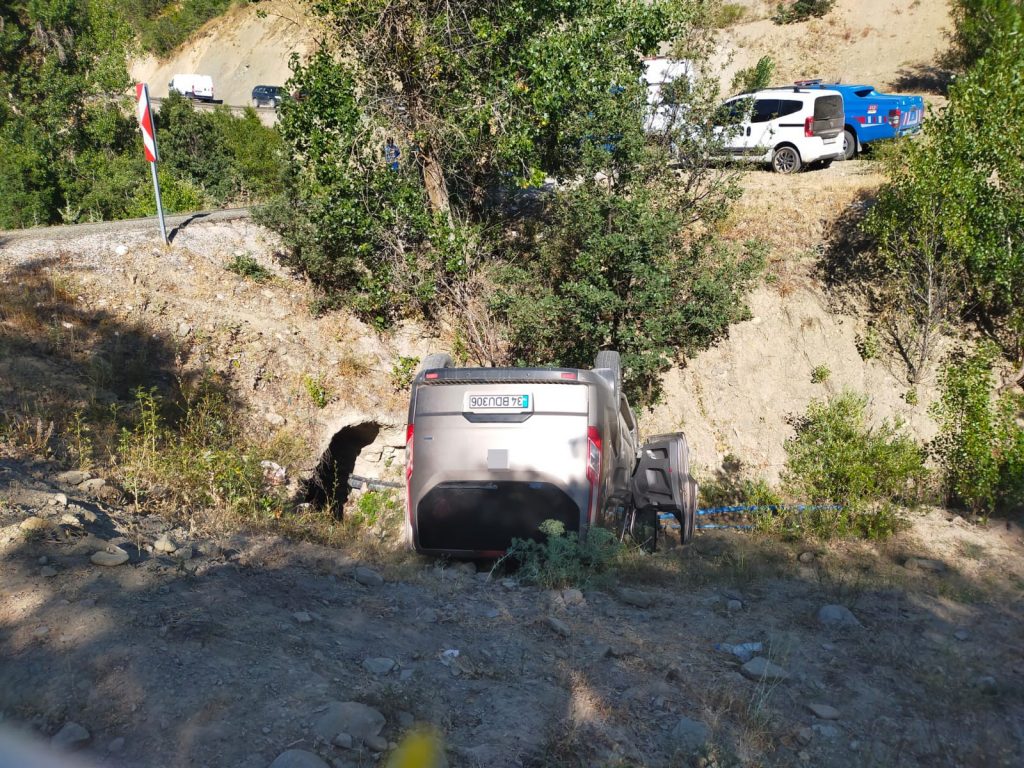 Sivas'ta Minibüs Şarampole Uçtu: 6 Yaralı AW516195 03 1 | Gündem Sivas™ Haber