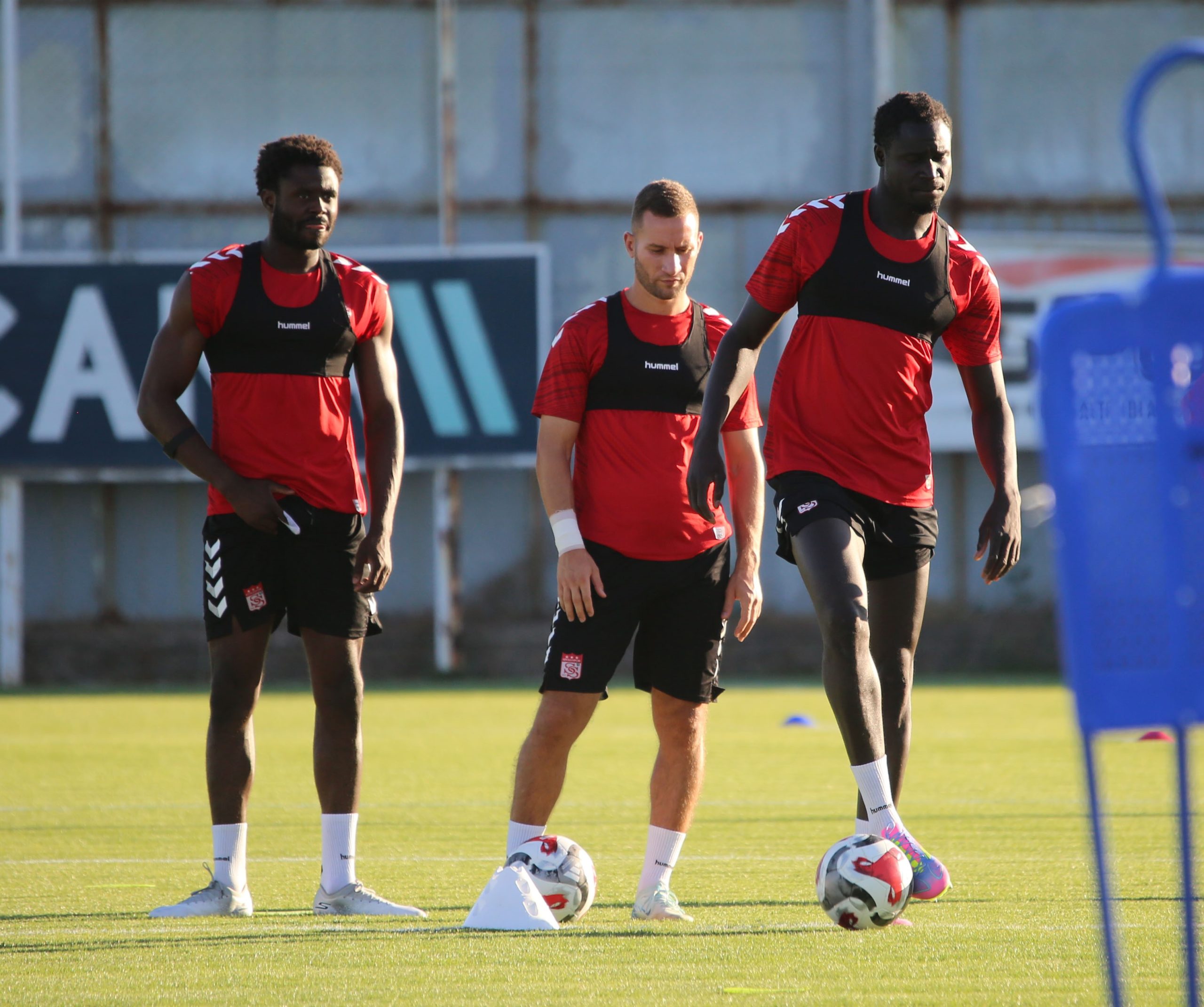 Sivasspor’da Zorlu Sezon Hazırlıkları: Korkmaz’dan Transfer ve Kadro Açıklaması