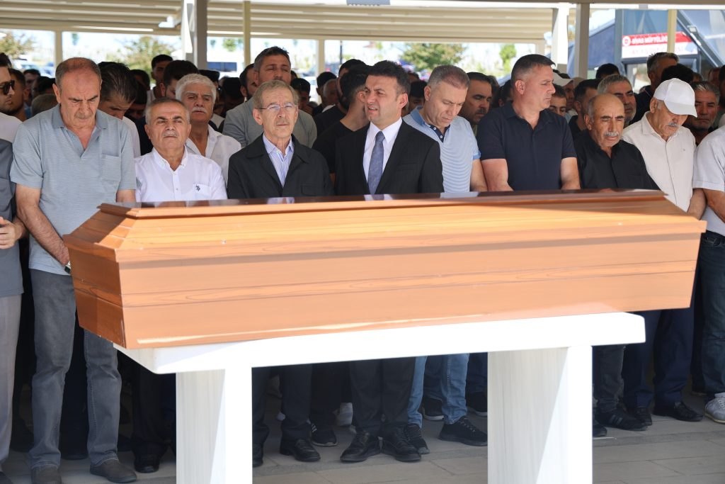 Eski Başbakan Yardımcısı Abdüllatif Şener’in Ağabeyi Ragıp Şener Son Yolculuğuna Uğurlandı AW516752 03 | Gündem Sivas™ Haber