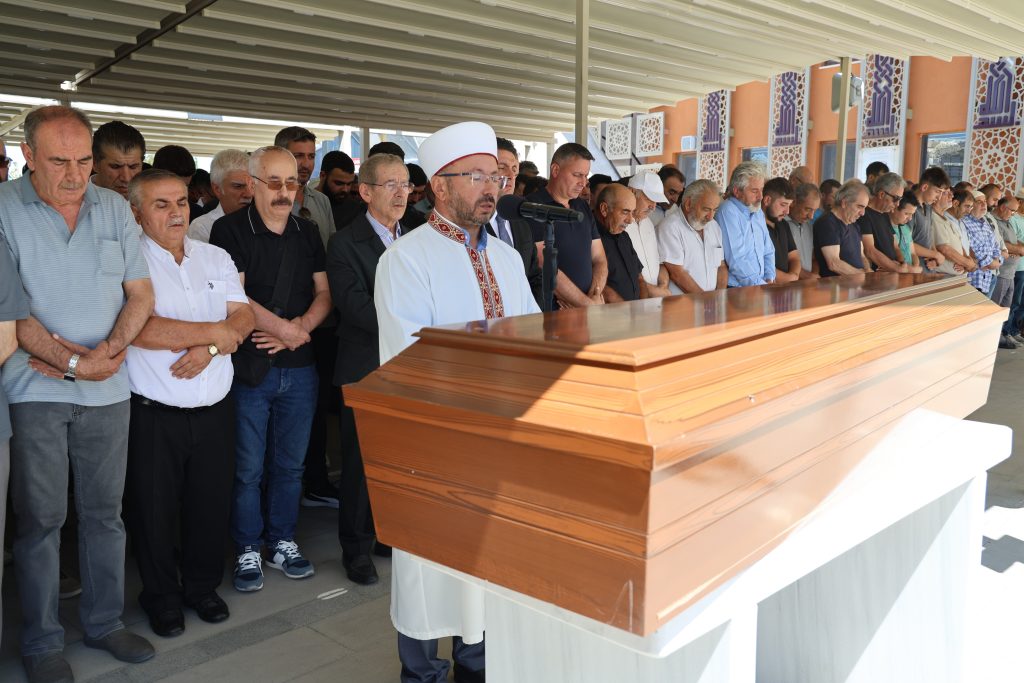 Eski Başbakan Yardımcısı Abdüllatif Şener’in Ağabeyi Ragıp Şener Son Yolculuğuna Uğurlandı AW516752 06 | Gündem Sivas™ Haber