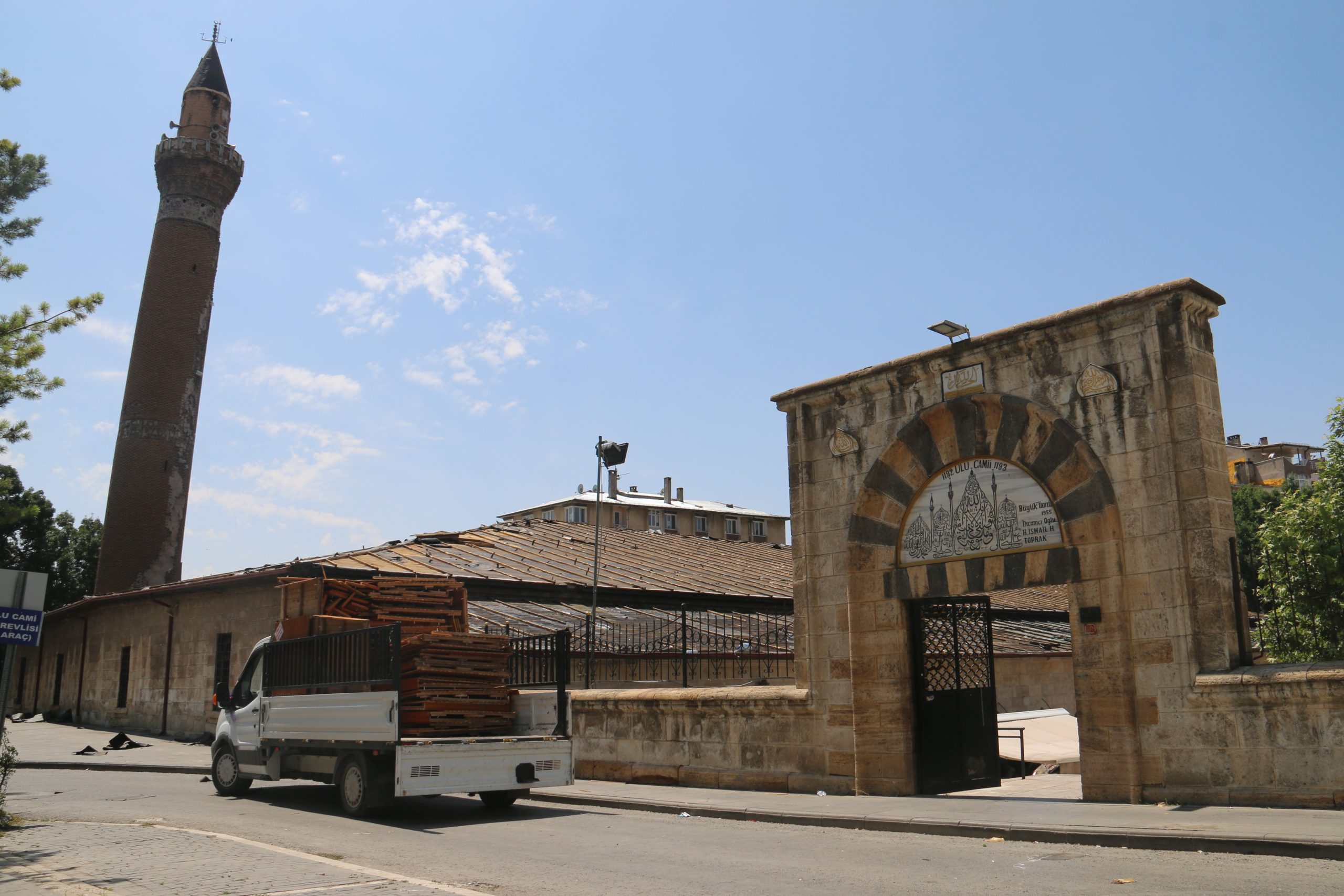 Tarihi Sivas Ulu Cami Restorasyonda: Gurbetçiler ve Ziyaretçiler Buruk Ayrıldı