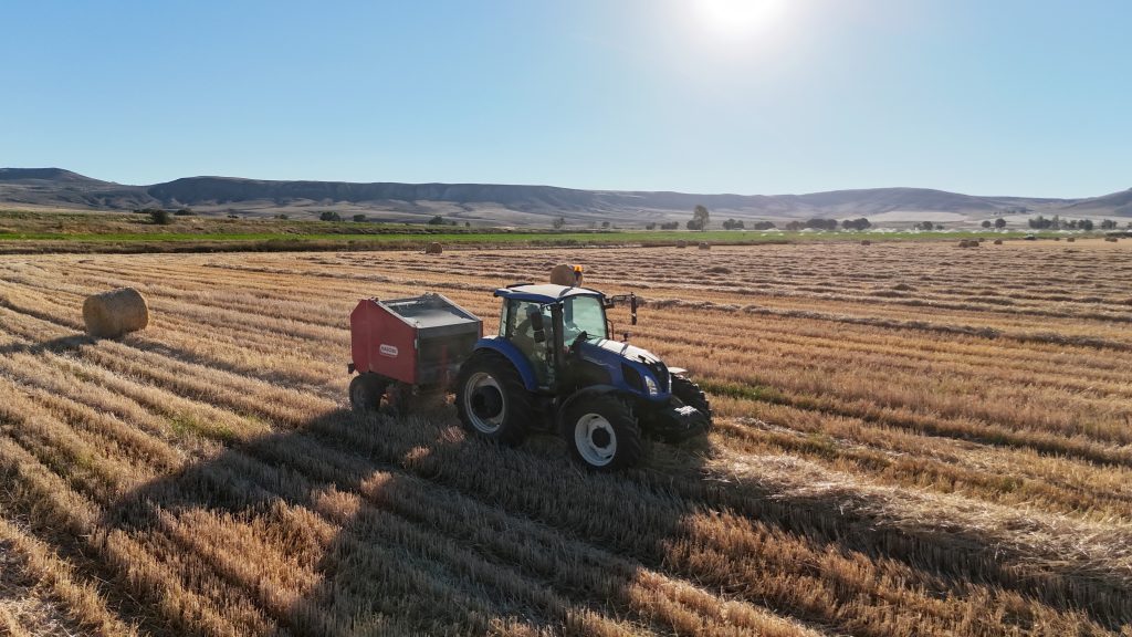 7 Bin Dekardan 1200 Ton Yem: Stratejik Rulo Balya Mesaisi Tamamlanmak Üzere AW520536 01 | Gündem Sivas™ Haber