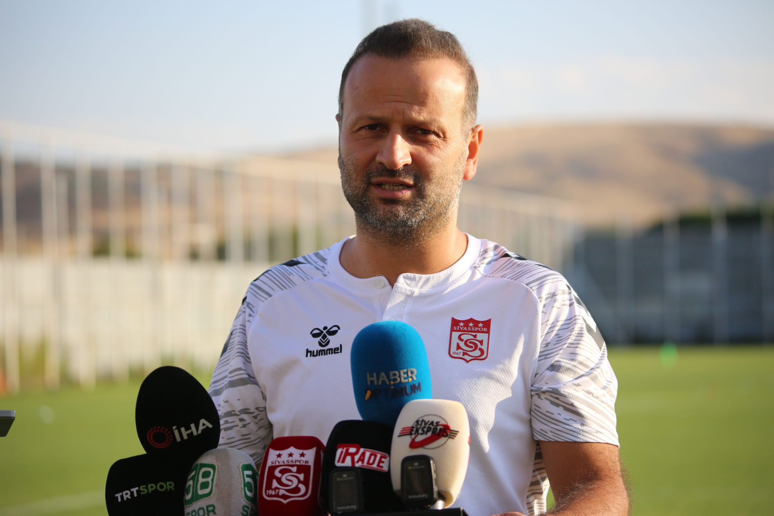 Sivasspor Teknik Direktörü Korkmaz: "Amedspor Deplasmanı Zor Ama Keyifli Olacak"