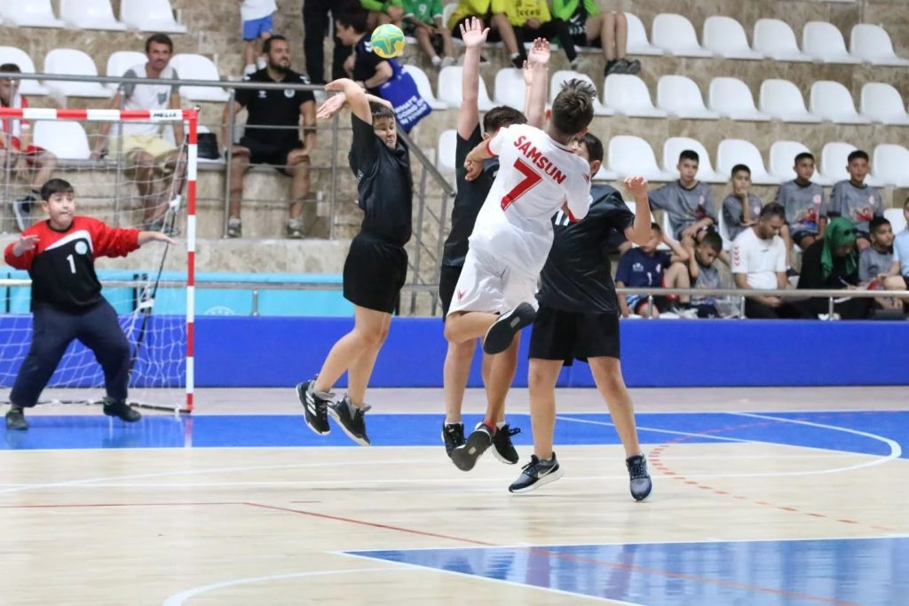 Sivas'ta Hentbol Şöleni: Mini Minikler Şampiyonası! AW522108 03 | Gündem Sivas™ Haber