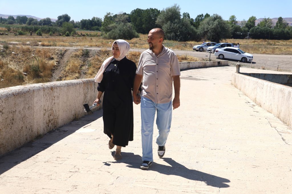 İstanbul'un Stresinden Sivas'ın Huzuruna: Kanseri Yenen Çiftin Hayatı Değiştiren Kararı AW523200 07 | Gündem Sivas™ Haber