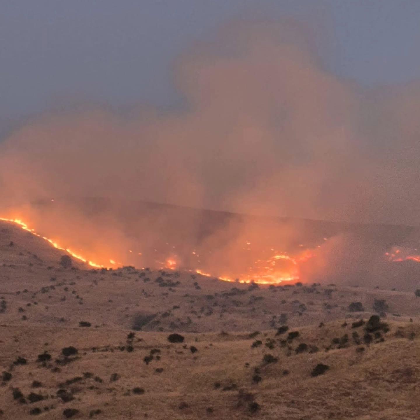 İmranlı'da Çıkan Arazideki Örtü Yangınına Müdahale Sürüyor