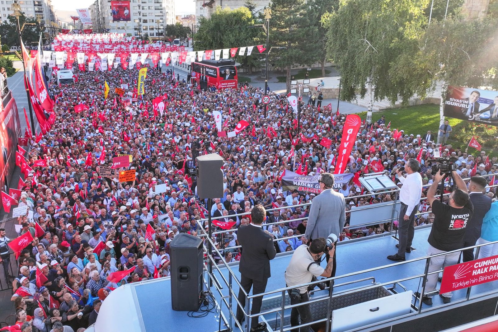 CHP Lideri Özel'den Sivas'ta Ekonomi ve Yatırım Vurgusu