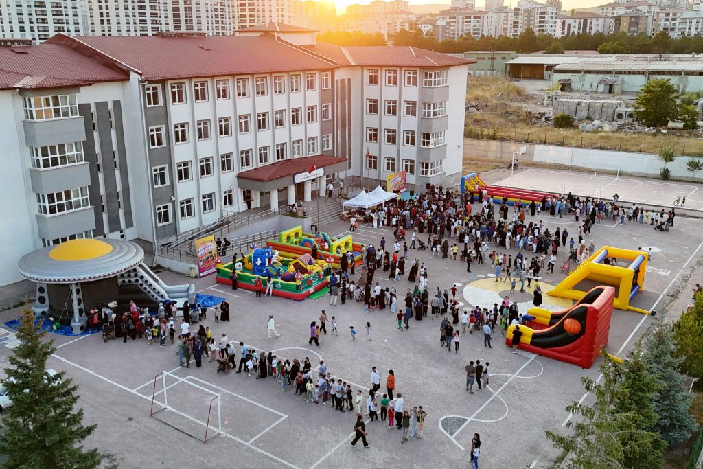 Şeyh Şamil Mahallesi’nde "Mahallede Şenlik Var" Coşkusu Gy0EFkVXEAAkZsy | Gündem Sivas™ Haber