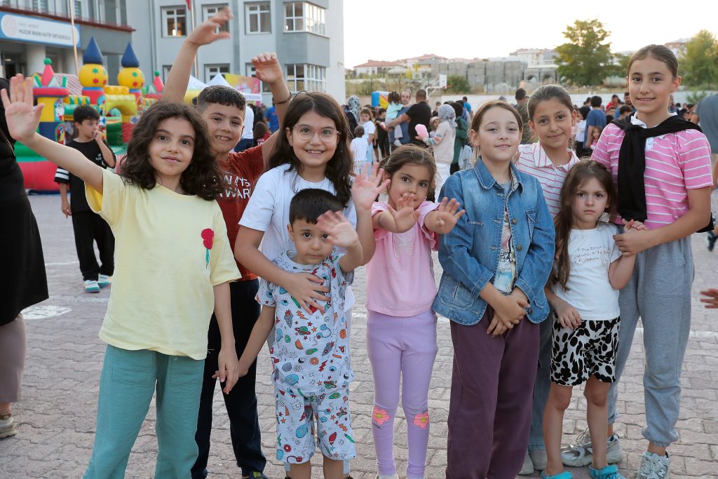 Şeyh Şamil Mahallesi’nde "Mahallede Şenlik Var" Coşkusu Gy0EIIiXAAAQj2h | Gündem Sivas™ Haber