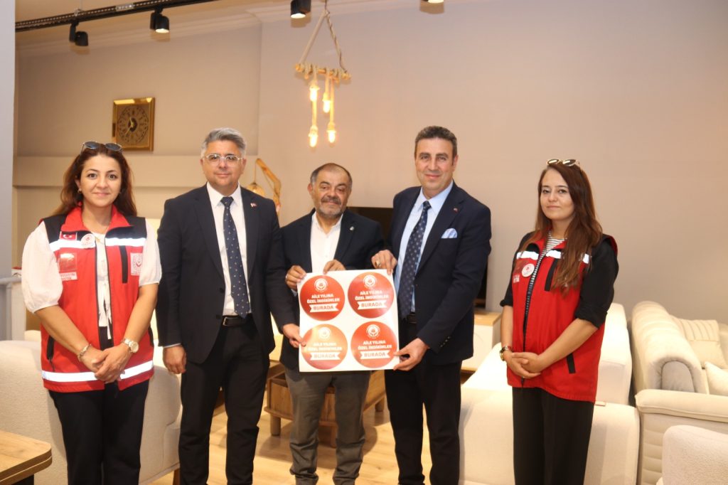 Sivas Esnafından Evlenen Çiftlere Büyük Destek: "Aile Yılı" İndirimleri Başladı IMG 20250820 WA0009 | Gündem Sivas™ Haber