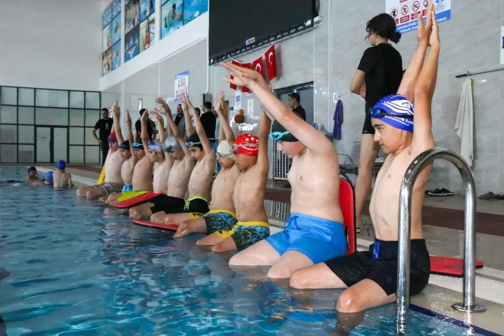 Sehit Ailelerinden Yuzme Antrenmanlarina Ziyaret%E2%80%A6Genclik ve Spor Bakanligi Spor Okullari kapsam 6 | Gündem Sivas™ Haber