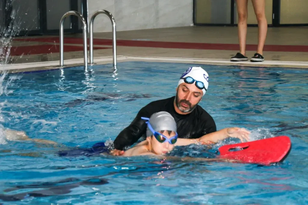 Sehit Ailelerinden Yuzme Antrenmanlarina Ziyaret%E2%80%A6Genclik ve Spor Bakanligi Spor Okullari kapsam 9 | Gündem Sivas™ Haber