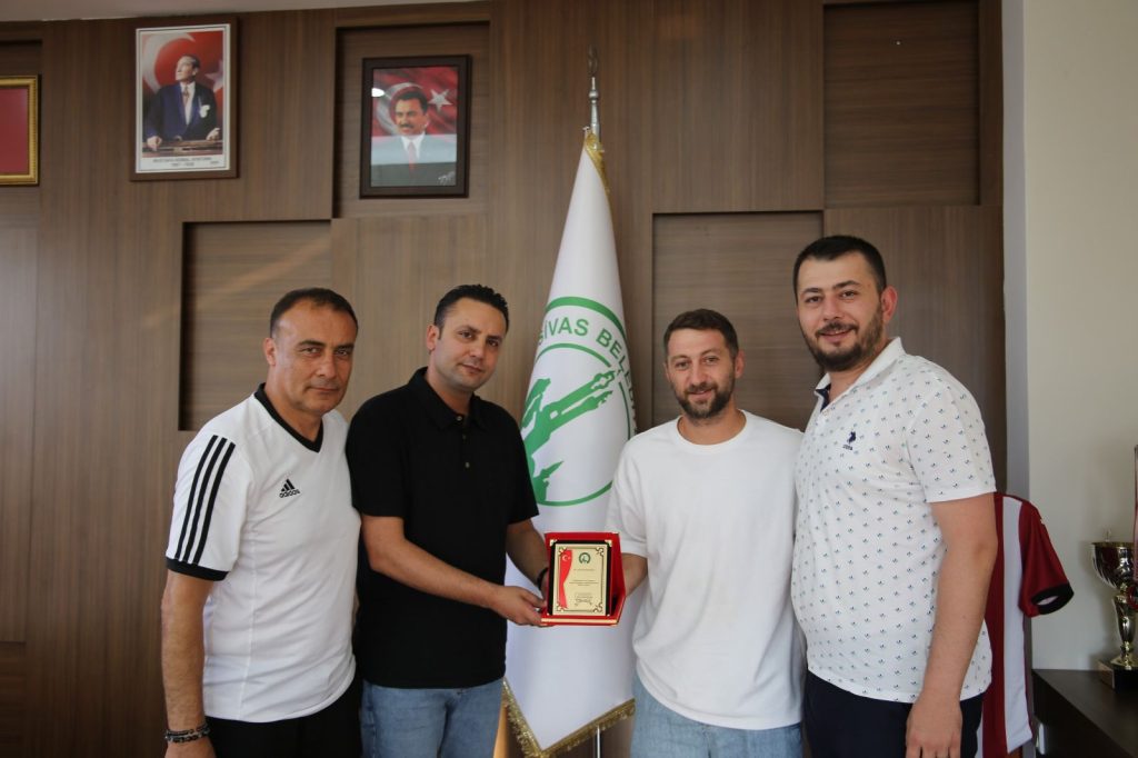 Sivas Gücü Belediyespor’un Efsane İsmi Ozan Kılıçoğlu’na Vefa Ödülü
