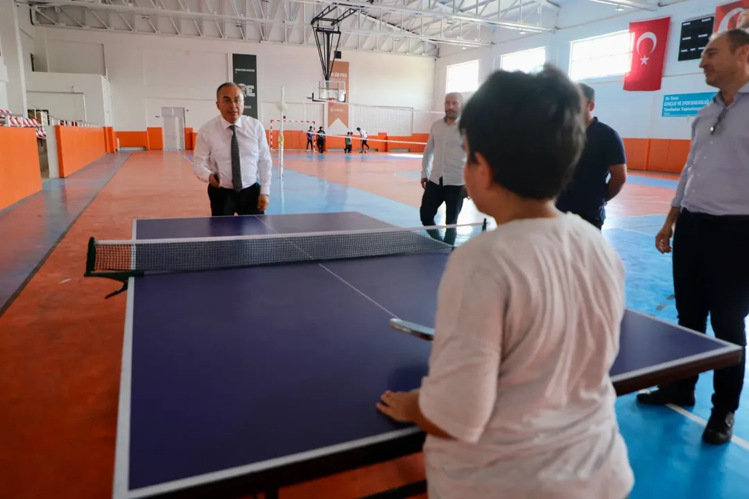Sivas Gençlik ve Spor İl Müdürü Şahin Ertem, İlçelerde Yoğun Mesai Harcıyor