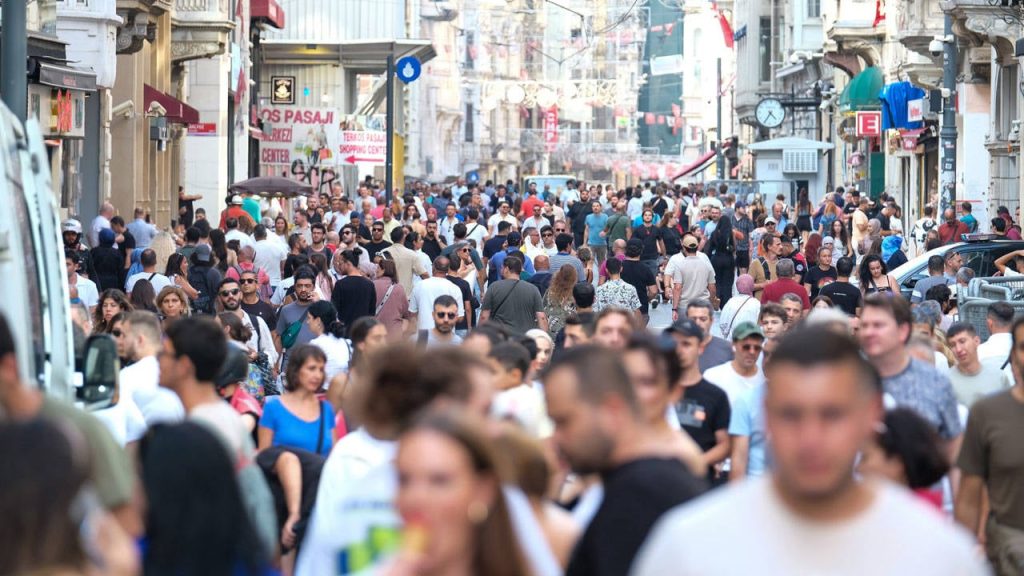 Üniversite Mezunlarının İşsizlik Çıkmazı: Gençler Gelecekten Umutsuz Üniversite Mezunlarının İşsizlik Çıkmazı: Gençler Gelecekten Umutsuz