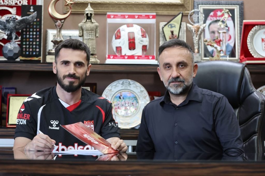 Özbelsan Sivasspor 27 yaşındaki sol kanat oyuncusu imzayı attı Özbelsan Sivasspor 27 yaşındaki sol kanat oyuncusu imzayı attı