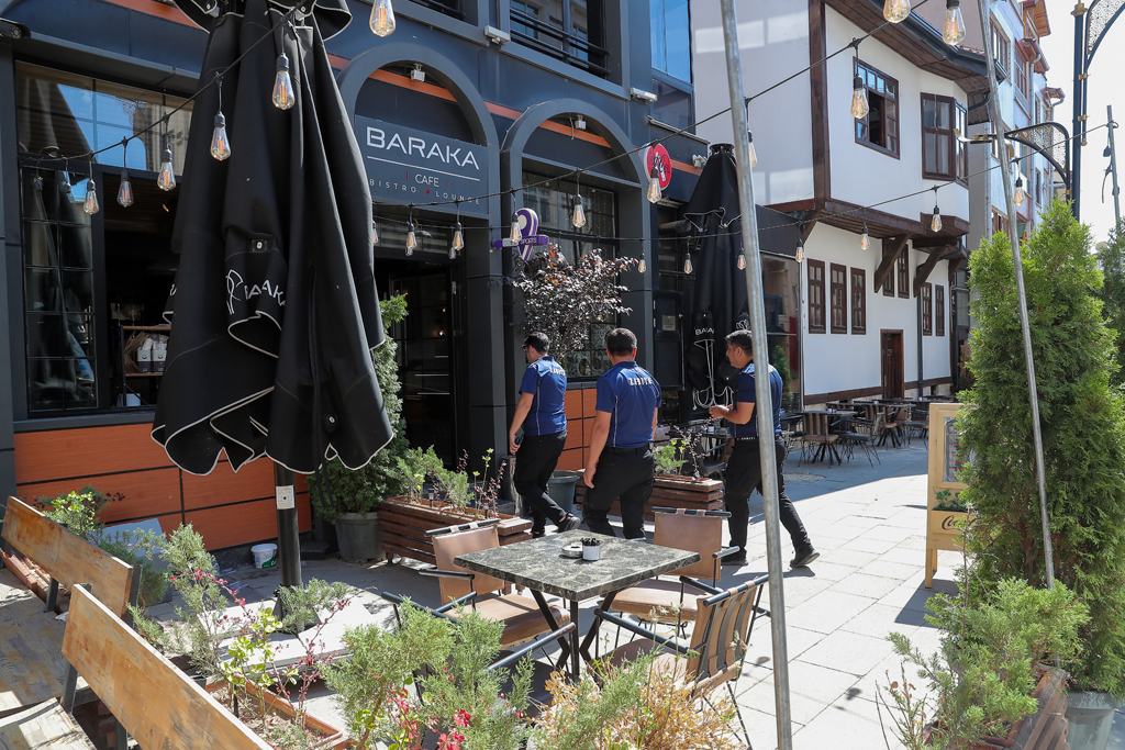 Sivas Belediyesi Zabıta Ekipleri, Kaldırım İşgalleriyle Mücadeleye Devam Ediyor