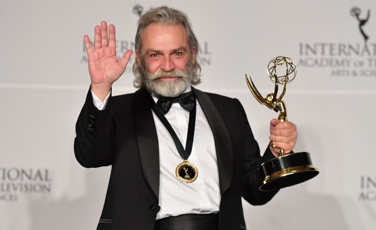 Haluk Bilginer’in Hayatı ve Projeleri: Türk Tiyatrosunun Usta İsmi 109891776 d8d04785 7482 4798 82b6 dd243bf5796b | Gündem Sivas™ Haber