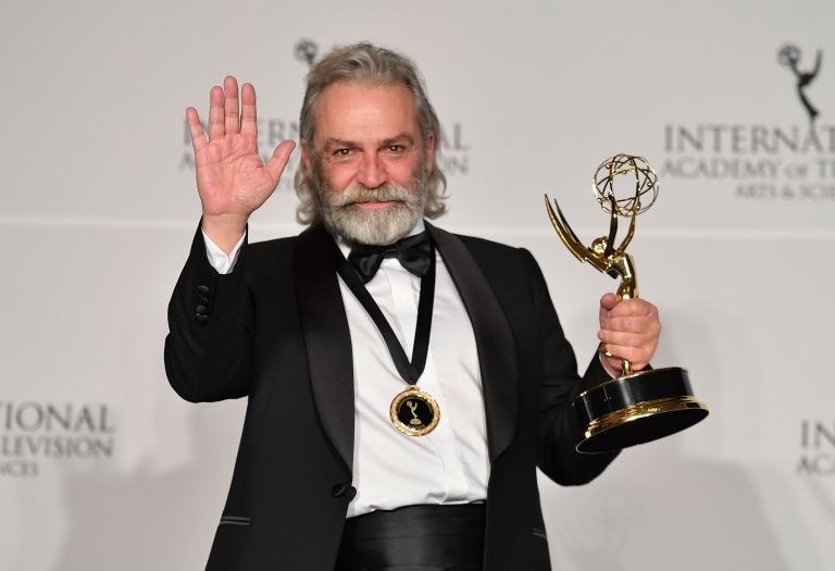 Haluk Bilginer’in Hayatı ve Projeleri: Türk Tiyatrosunun Usta İsmi