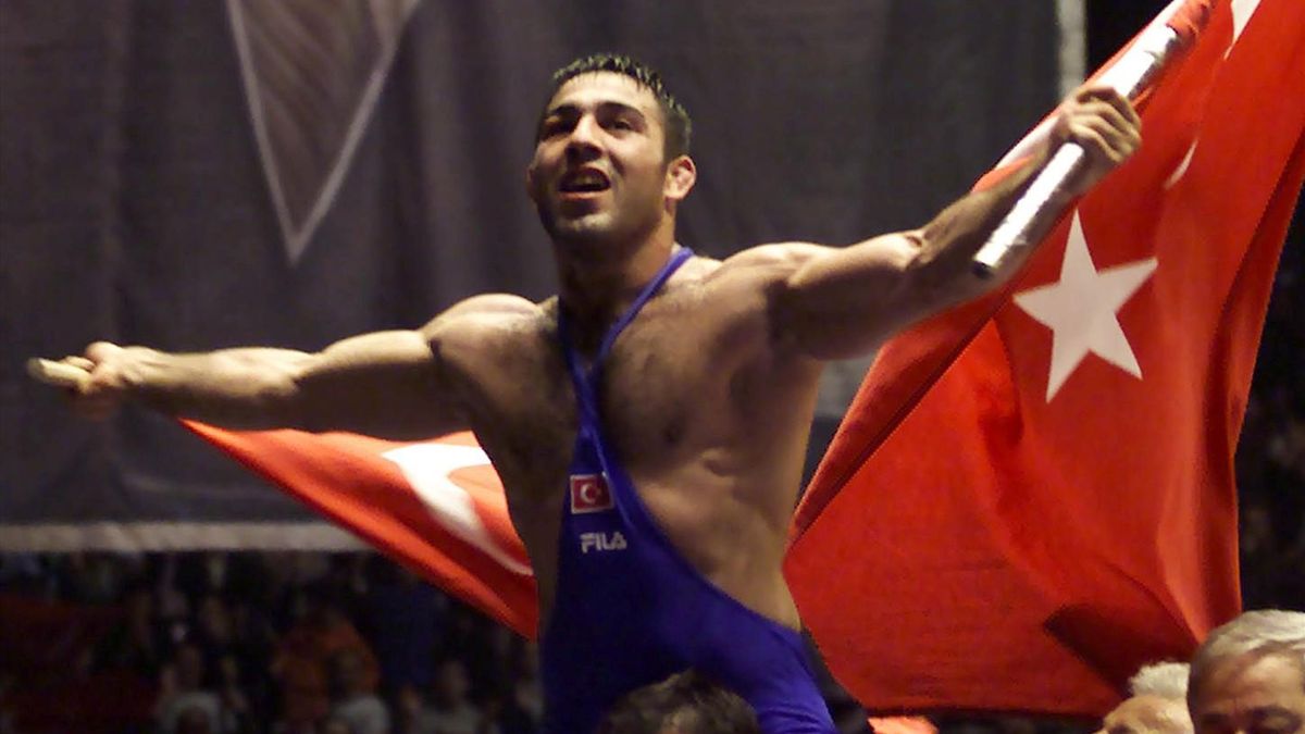 Hamza Yerlikaya Kimdir? “Asrın Güreşçisi”nden Siyasete Uzanan Yol