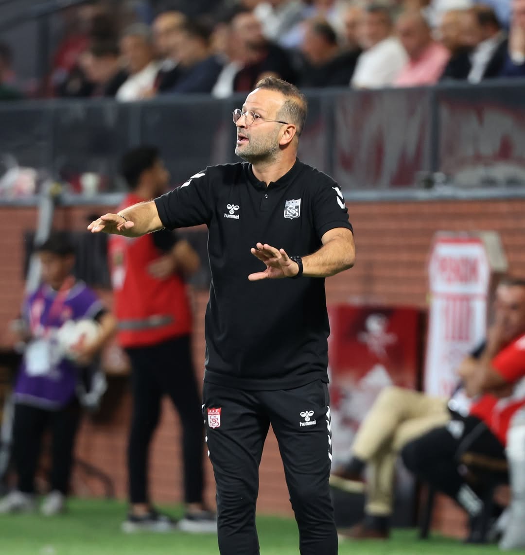 Sivasspor Teknik Direktörü Korkmaz: VAR Kararları ve Takımın Kötü Günleri