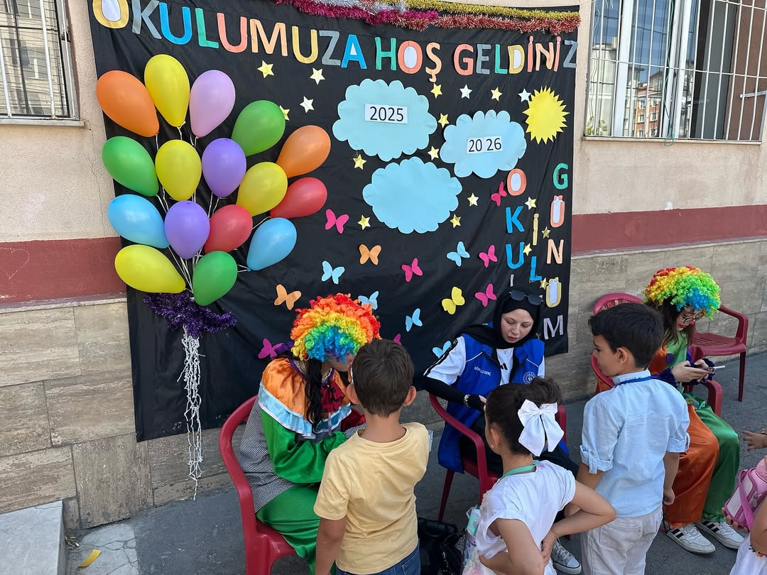 Sivas'ta Gençlik ve Spor İl Müdürlüğü Okul Açılışlarında Öğrencilere Destek Oldu