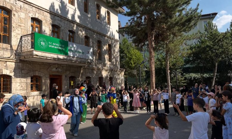 Sivas Gençlik ve Spor İl Müdürlüğü Yaz Kulübü Unutulmaz Kapanışla Tamamlandı 3715623374413153570 3169184925 | Gündem Sivas™ Haber