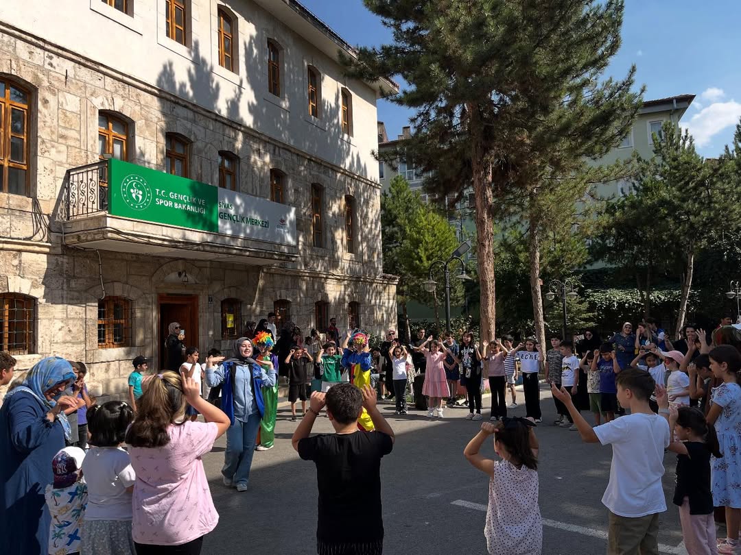 Sivas Gençlik ve Spor İl Müdürlüğü Yaz Kulübü Unutulmaz Kapanışla Tamamlandı