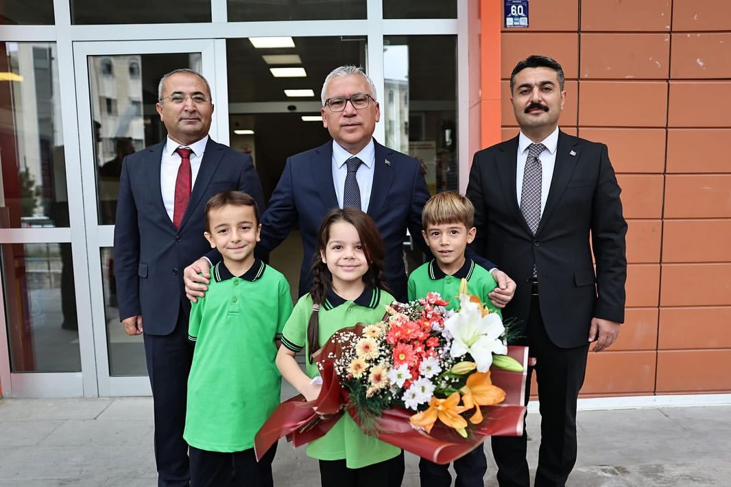 Sivas'ta Öğrenciler Yeni Eğitim Öğretim Yılına Coşkuyla Başladı