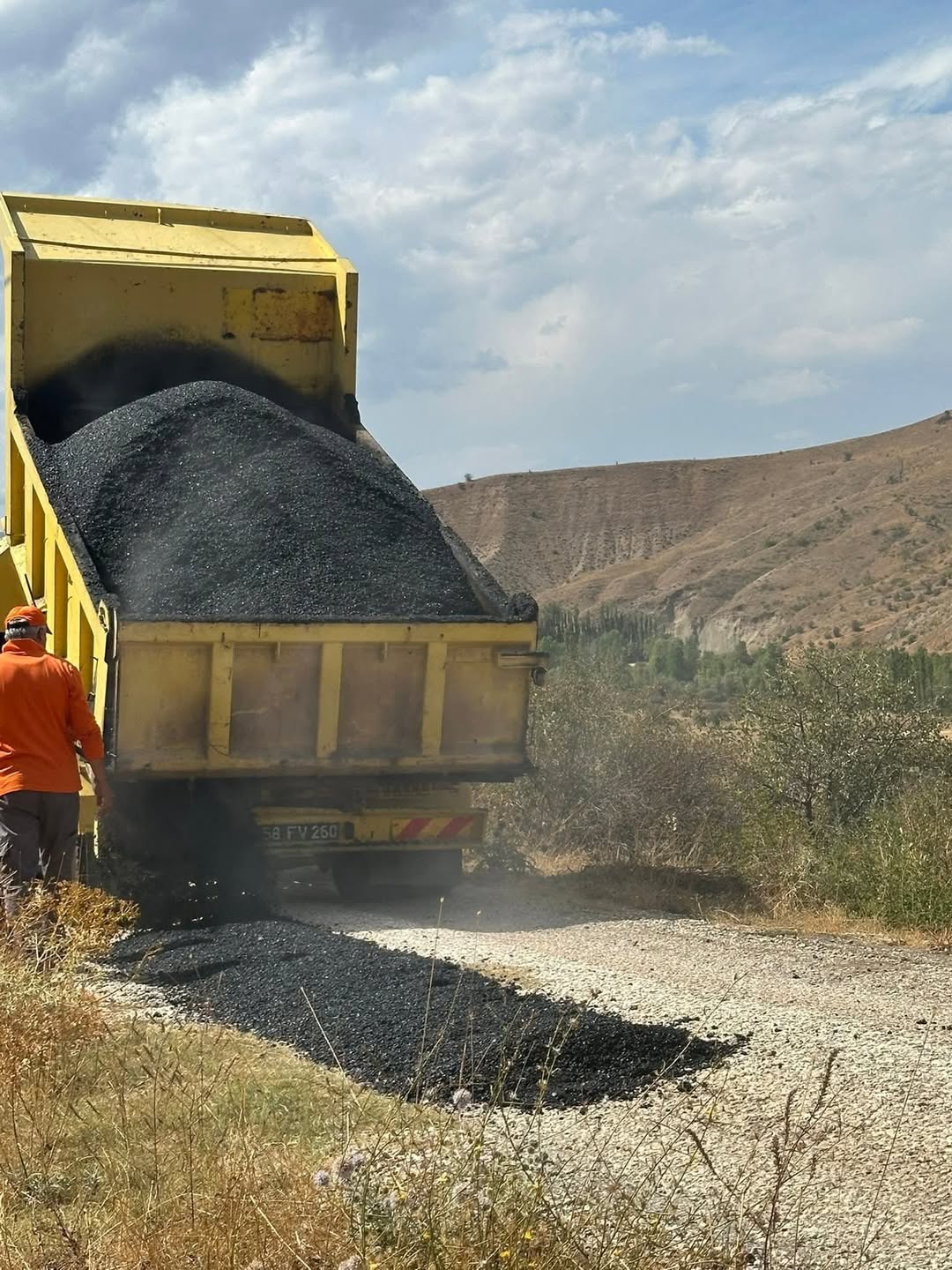 Sivas'ta Köy Yollarında Bakım ve Onarım Çalışmaları Sürdürüyor