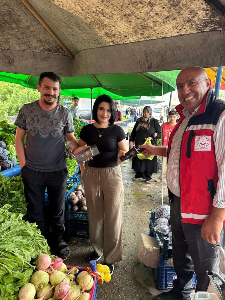 Sivas’ta KADES Bilgilendirmesi: Aile Yılı Etkinlikleri Kapsamında Kangal’da Vatandaşlar Bilgilendirildi