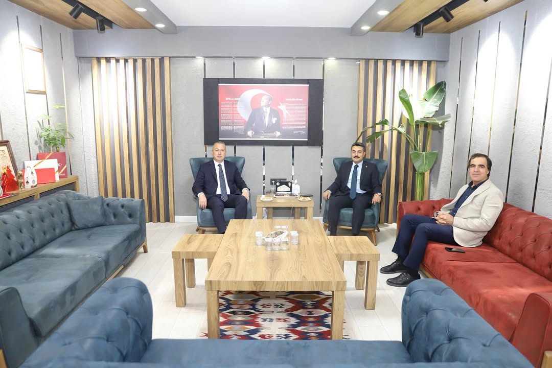 Sivas Belediye Başkanı Uzun, Milli Eğitim Müdürü Erdoğan'ı Ziyaret Etti