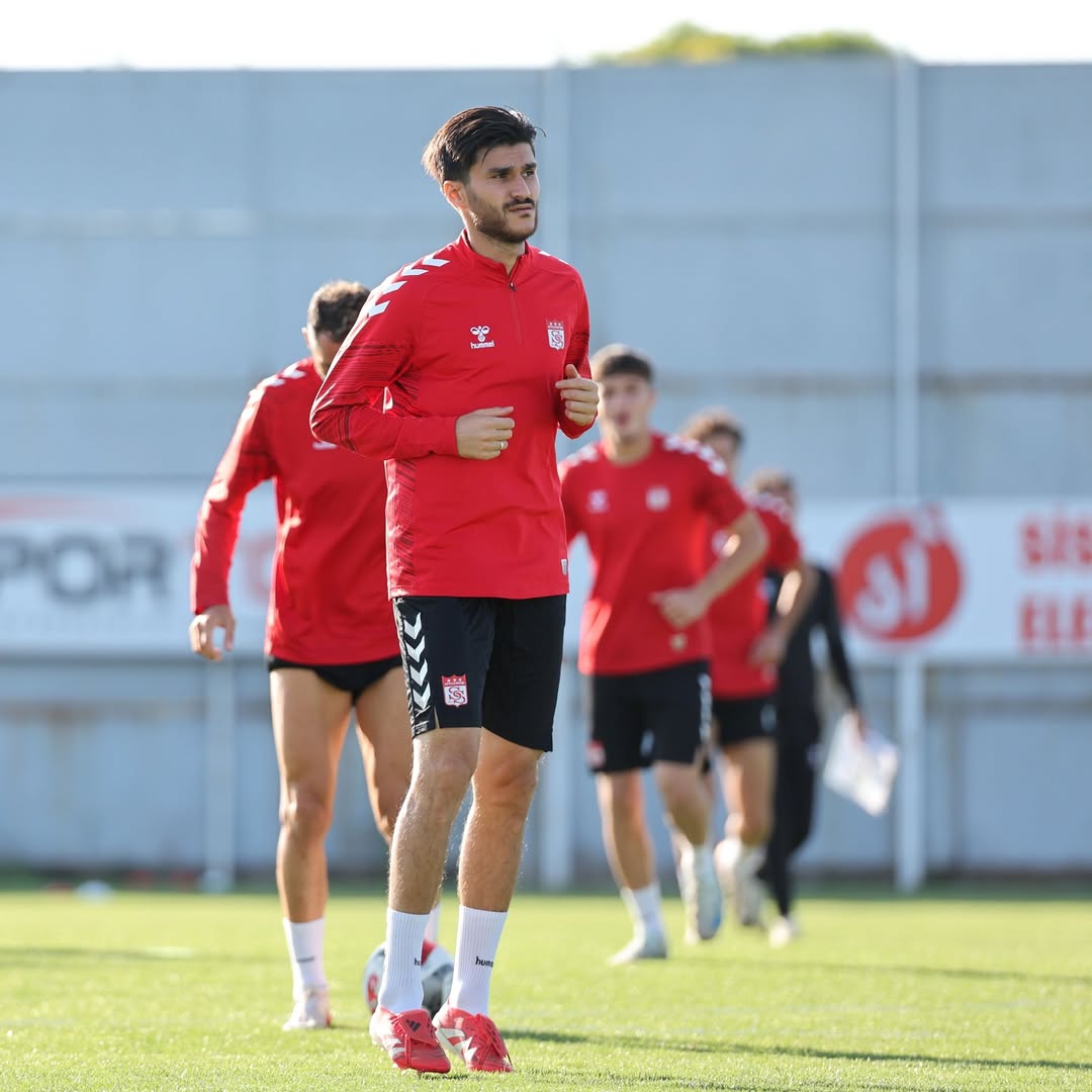 Sivasspor, Yusuf Cihat Çelik'i Kadrosuna Kattı: İlk Antrenman Görüntüleri