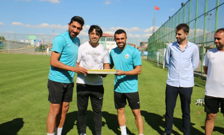 Sivas Gücü Belediye Spor'a Deneyimli Teknik Adam Yerlikaya'dan Moral Ziyareti 3719137032112215992 1491600904 | Gündem Sivas™ Haber