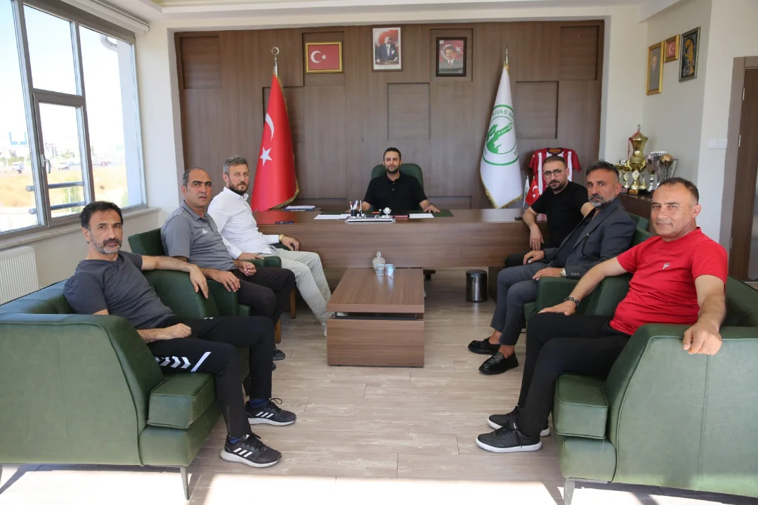 Sivasspor Yöneticileri Sivas Belediyespor'u Ziyaret Etti