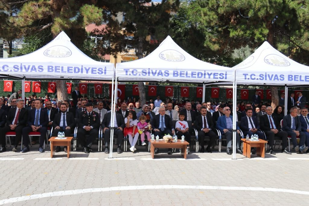 Sivas’ta İlköğretim Haftası Coşkuyla Kutlandı