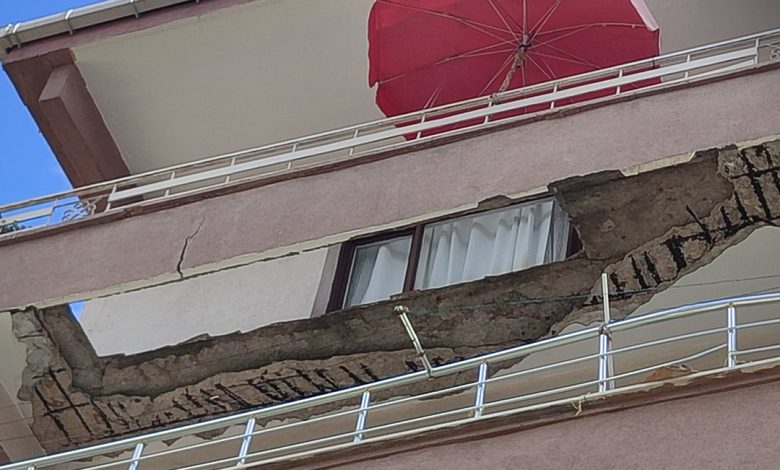 İstanbul Güngören'de 5 Katlı Binanın Balkonu Çöktü / Olayda Can Kaybı Yok 3724224048554682583 976408710 | Gündem Sivas™ Haber